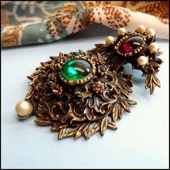 1950s FLORENZA Jeweled Renaissance Vintage Brooch or Pendant SKU: 12083 - Picture 5 of 7